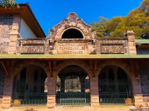 Fachada de la antigua estación de ferrocarril