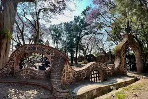 Barda escultórica diseñada por John Spencer